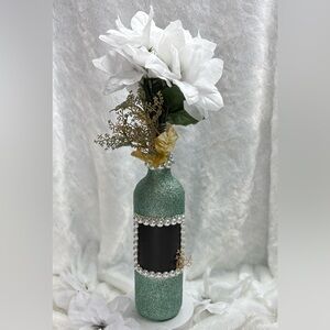 Elegant Green Glitter Vase with White Flowers